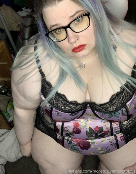 adenahx xxx model picture