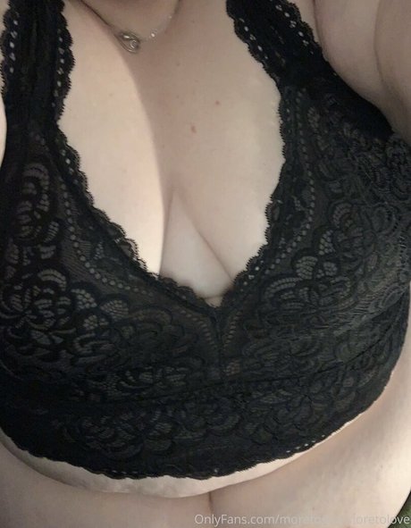 adenahx pretty pornstar pic