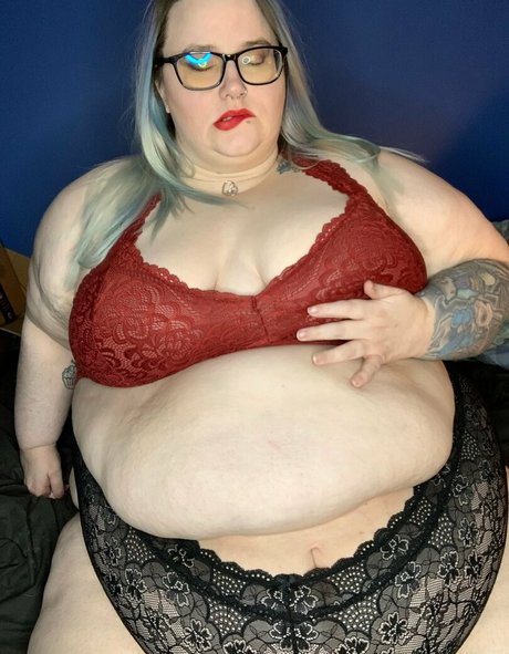 adenahx hot model photo