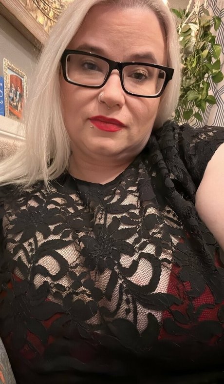 adenahx hot star gallery