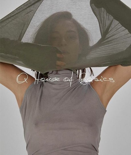 Adda Zmora model high quality image