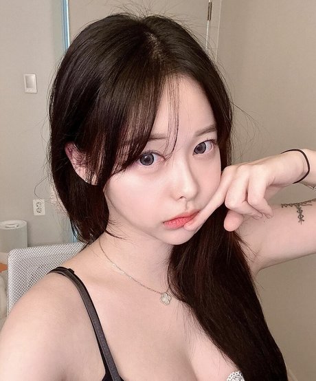 s dust_ model hot photos