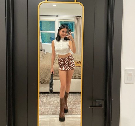 Niki Zefanya pornstar erotic pictures