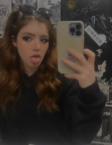 Chrissy Costanza star sexy pics