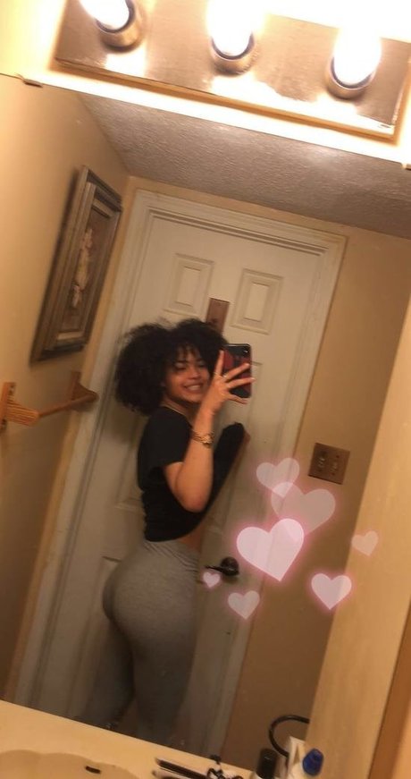 LightSkin hot actress pic