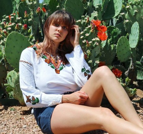 Autumn Brianne art model pic