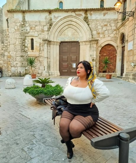 Naty Mari perfect actress images