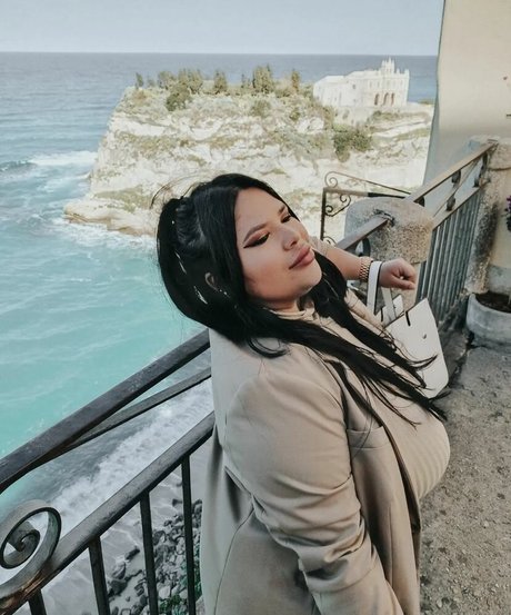 Naty Mari model high quality pic