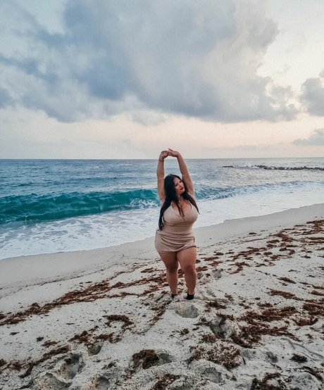 Naty Mari beautiful model galleries