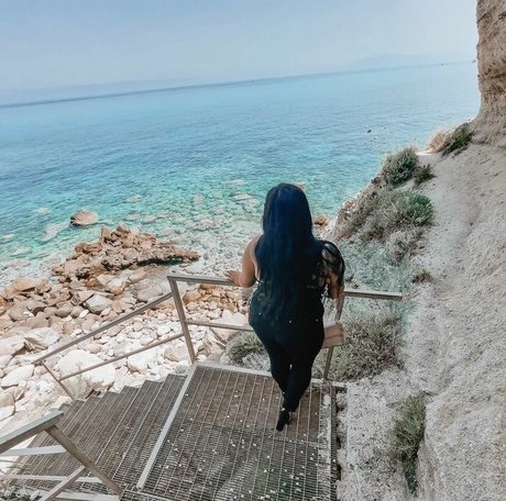 Naty Mari sexy model pic