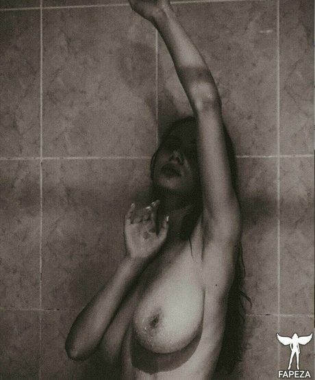 Vikkiraw model naked gallery