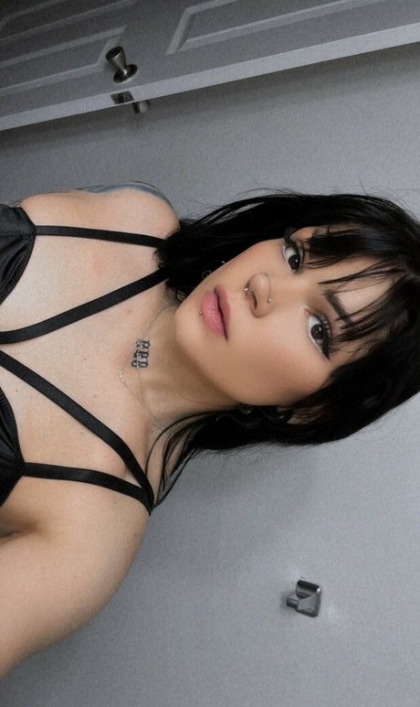 horrorwh0re erotic star photo