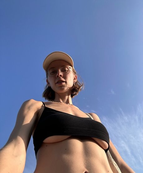 YouRina naked model pic