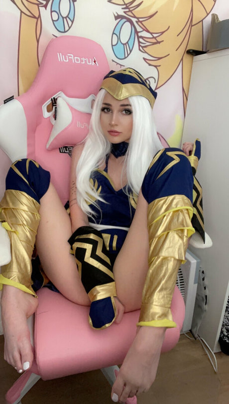 luliary nude actress pics