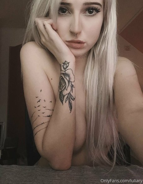 luliary model erotic gallery