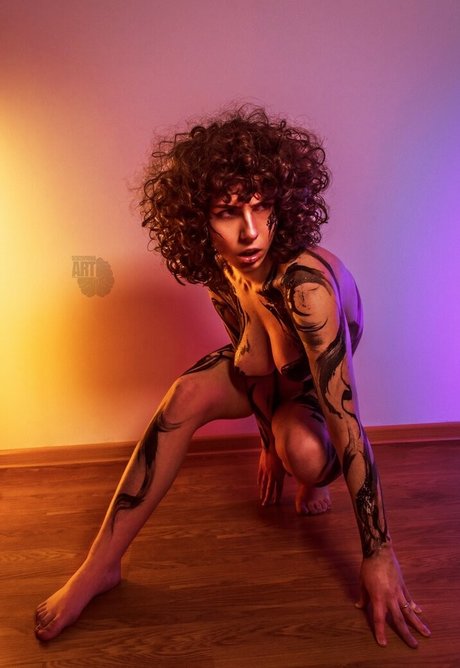 curlywiktoria nude pornstar photo