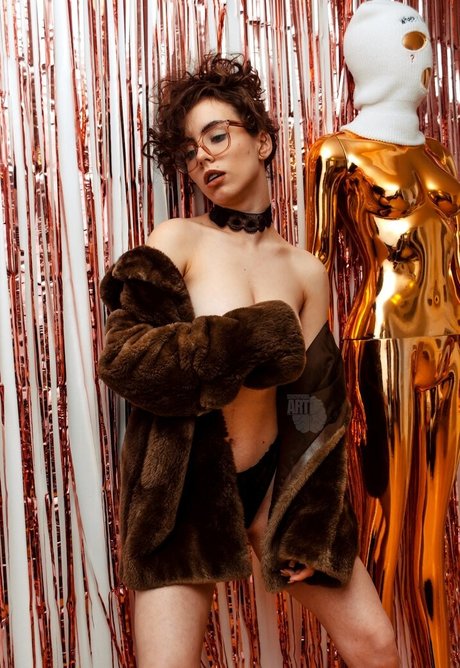 curlywiktoria model nice pics