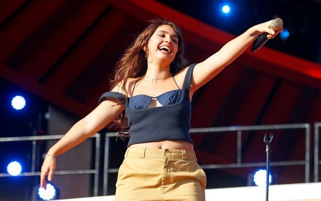 Alessia Cara model hd images