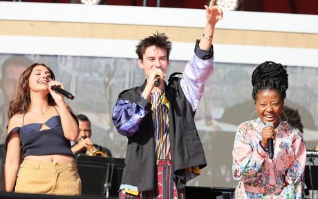 Alessia Cara model high quality pic