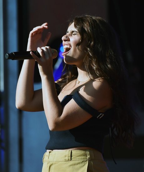 Alessia Cara xxx model photos