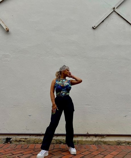 Becca M star perfect pictures