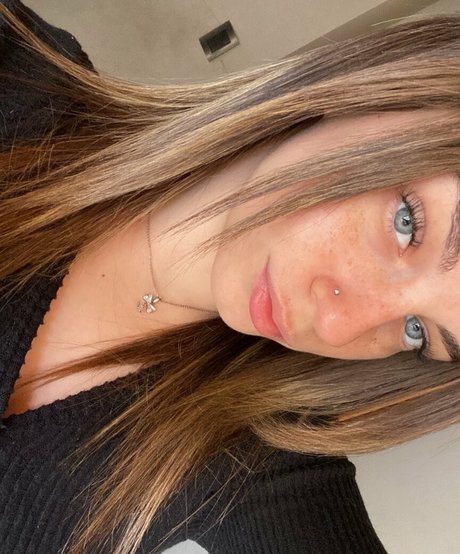 Micaela Perlezzi pretty pornstar images