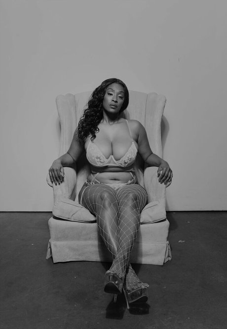 LavendaMonroe erotic actress picture