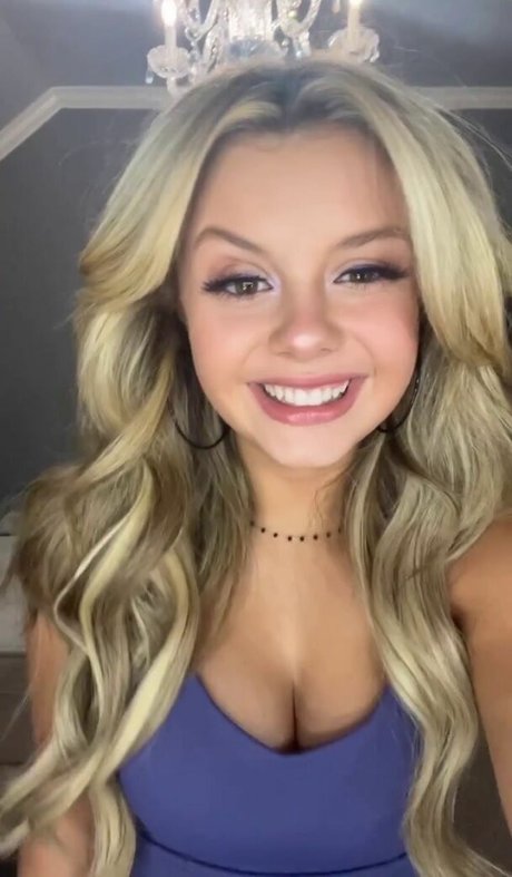 Mallory James Mahoney xxx model photo