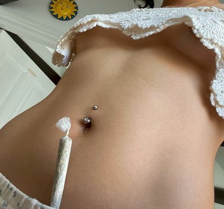 nosheylin nude star archive