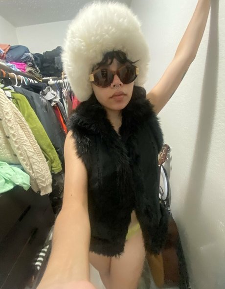 nosheylin hot actress pictures