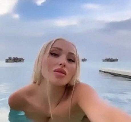 blonde wife onlyfans sexy nude archive