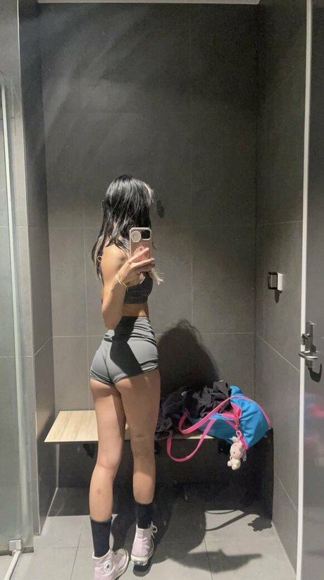 Smolkcqze model adult pics