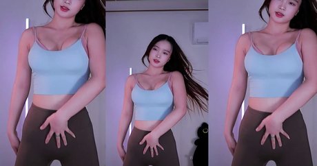 Serimm11 nudes model picture