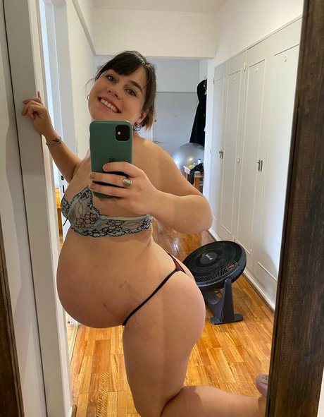 April Bigass adult actress img