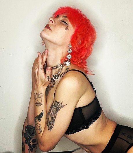 Avalon Valore hot actress photo