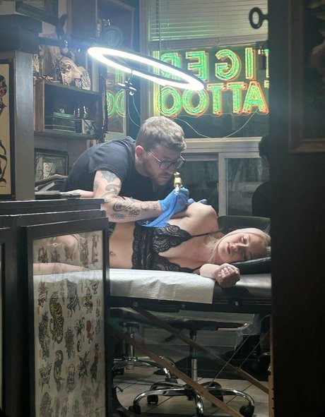 trinaber sex star img