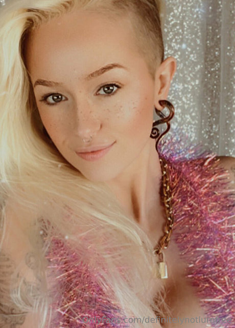 definitelynotlurn pornstar high quality gallery