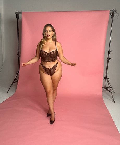 Joann Van Den Herik nice pornstar image