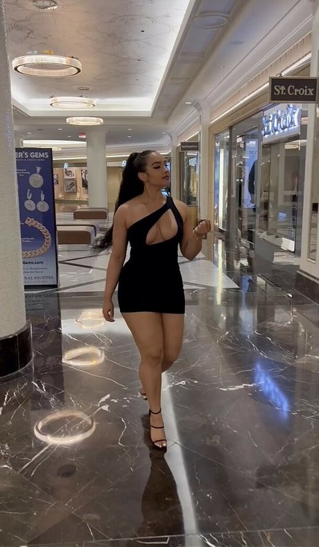 Demetria Obilor model picture