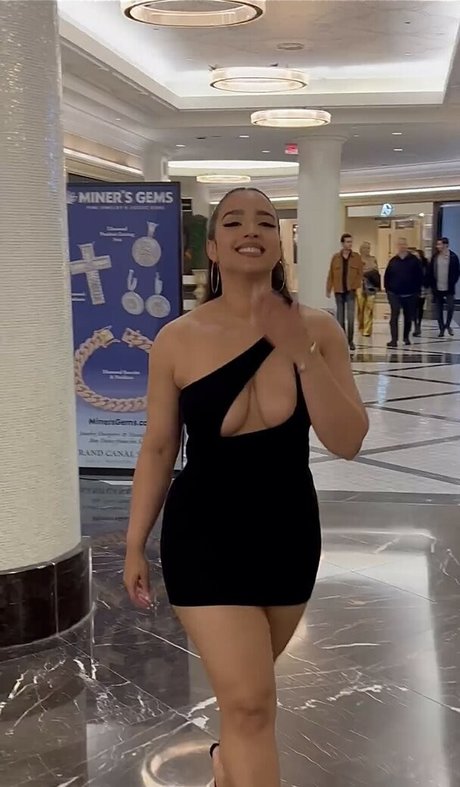 Demetria Obilor pretty pornstar gallery