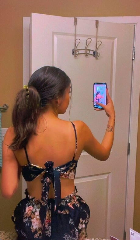 Nizhoni Begaye sexy pornstar galleries