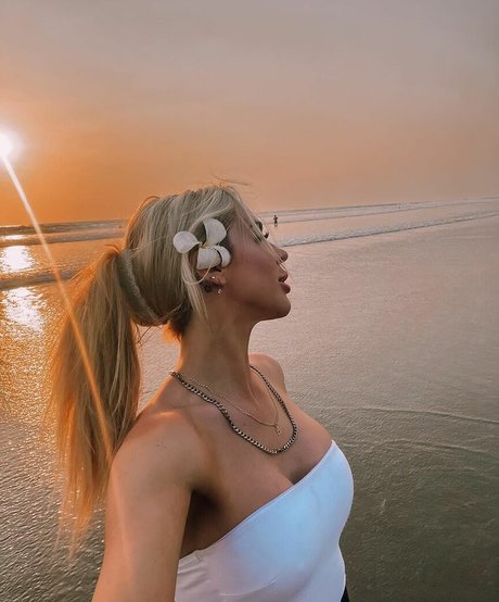 Billie Loves art pornstar picture