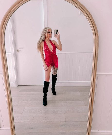 Billie Loves star naked gallery