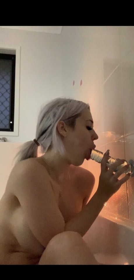 Billie Loves adult actress archive