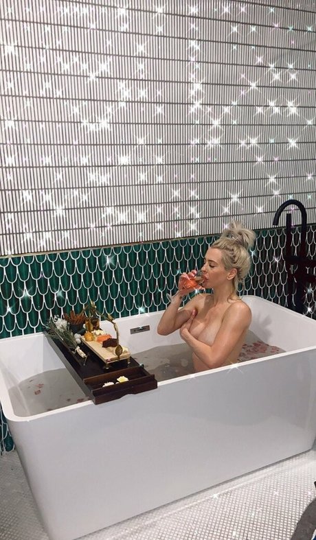 Billie Loves hd pornstar pic