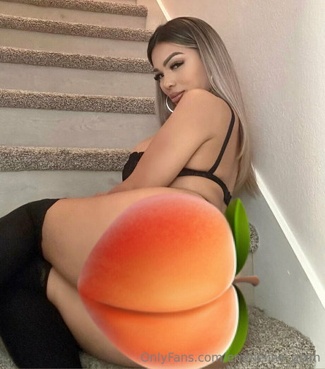 Emmeline Chavez hd actress picture