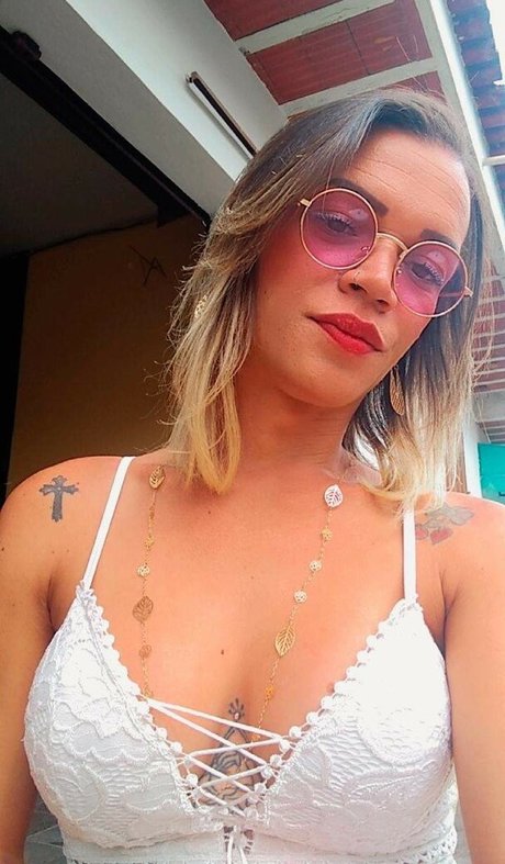 Laiza Lavier model perfect pic