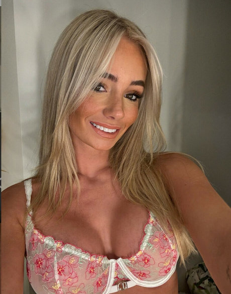 rosecassidy model hot picture