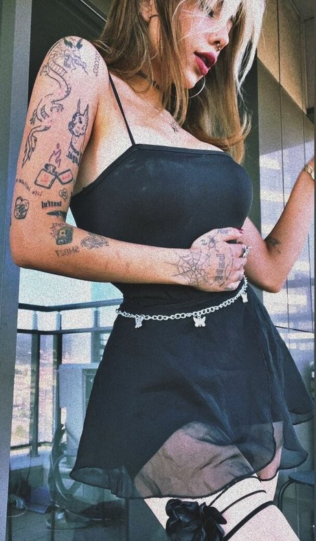 Eylul Adiguzel model top gallery