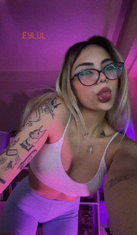 Eylul Adiguzel free model photo